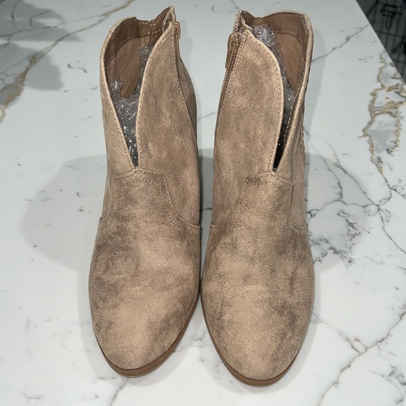 Lane Bryant Shoes - NWT Lane Bryant Ankle Boots & Booties Size 40W